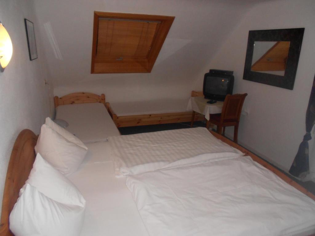 Hotel Adam Sarrebruck Chambre photo